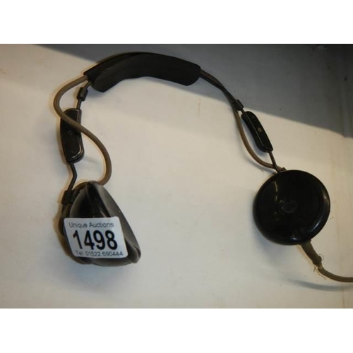 1498 - A set of vintage headphones.