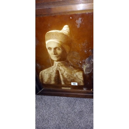 98 - An early oak framed and glazed print of a portrait of the Doge of Venice by Leonardo Loredan