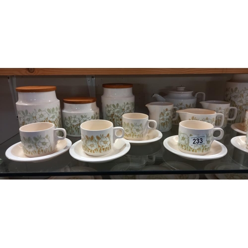 233 - A quantity of Hornsea fleur tea ware etc