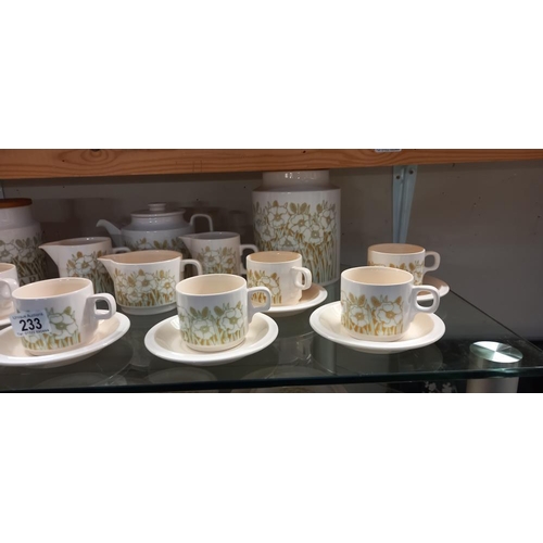 233 - A quantity of Hornsea fleur tea ware etc