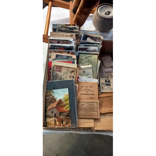 337 - A quantity of miscellaneous postcards & photos - many modern