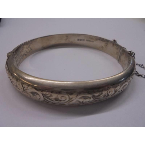 1004 - An engraved silver bangle. 15 grams.