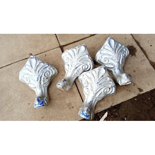 502 - A set of 4 cast decorative bath feet