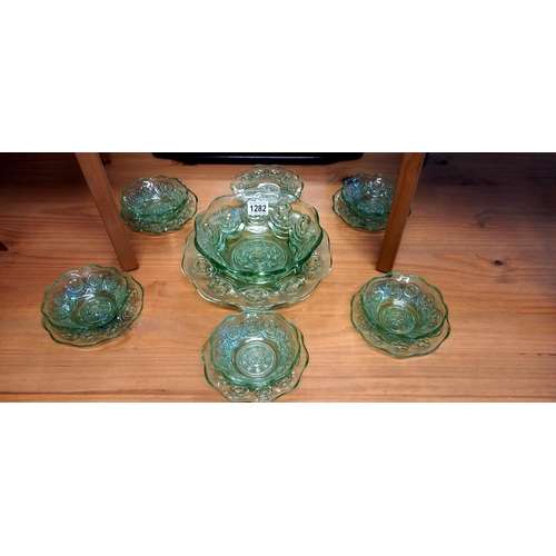 1282 - A good set of vintage green bowls & plates (All matching) (Missing bowl)