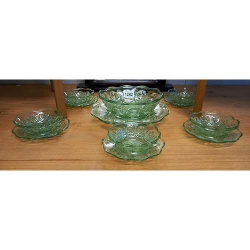 1282 - A good set of vintage green bowls & plates (All matching) (Missing bowl)