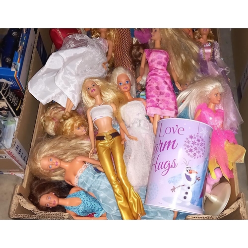 2356 - A large box of Sindy dolls etc