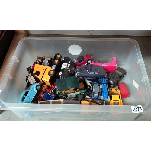 2376 - A large box of mixed die cast & plastic vehicles including early Yesteryear