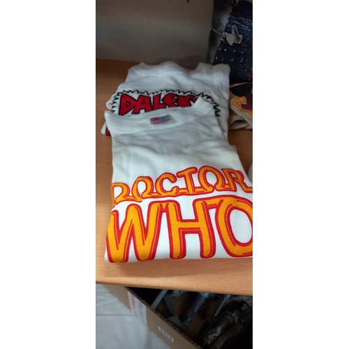 2414 - A  quantity of vintage Doctor Who T-Shirts & Caps, size medium