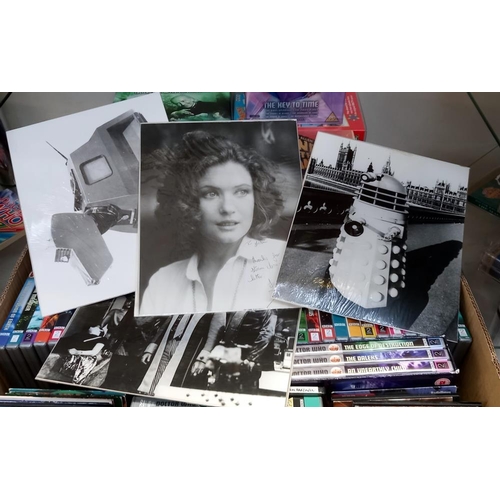 2424 - 18 x Doctor Who black & white photographs 10 x 8 Inch