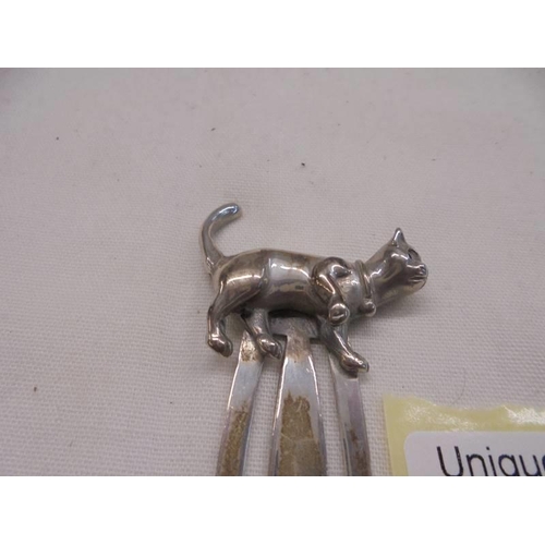 1098 - A silver bookmark with cat finial.