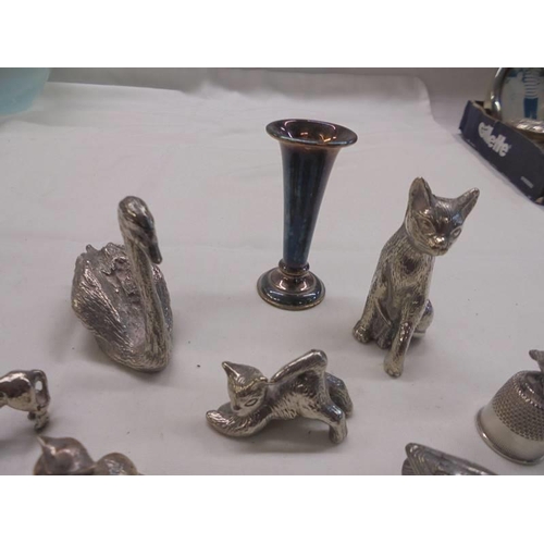 1103 - A mixed lot of white metal animals and a miniature vase.