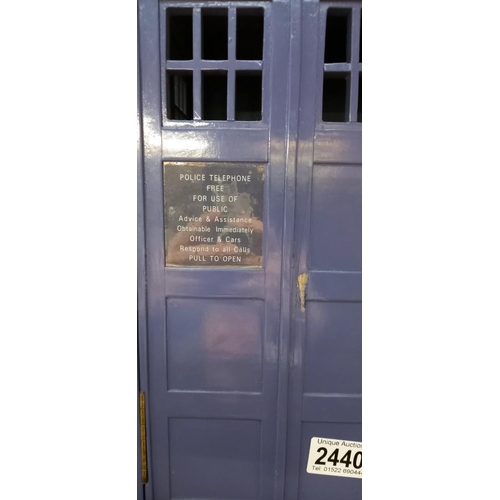 2440 - A Holdcourt Ltd London Doctor Who Tardis telephone 20 x 20 x 44cm