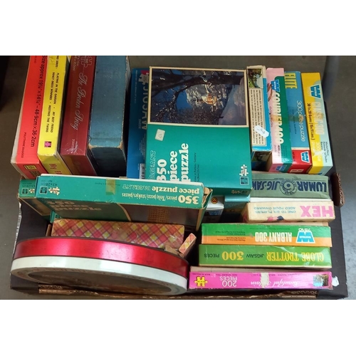 2451 - A box of vintage jigsaw puzzles (Completeness unknown)