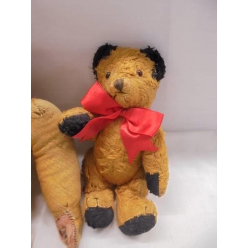 1146 - An old Teddy bear and a vintage Sooty bear, both in need of TLC.