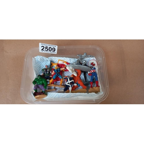 2509 - A quantity of rare unicorn minatures Circa 1987 - 1995 painted white metal figures, Super Heroes set... 