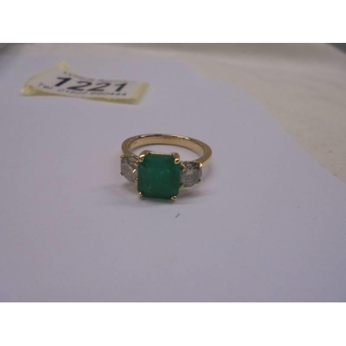 1221 - Certificated octagonal step-cut emerald and RBC diamond 3-stone ring in 18ct yellow gold. Emerald 1.... 