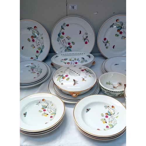 16 - A 21 Piece Royal Worcester dinner set, Royal Worcester Evesham Tureen, & Portmeirion bowl COLLECT ON... 