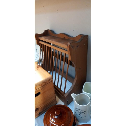 19 - A vintage pine wall hanging plate rack & A pine storage box COLLECT ONLY