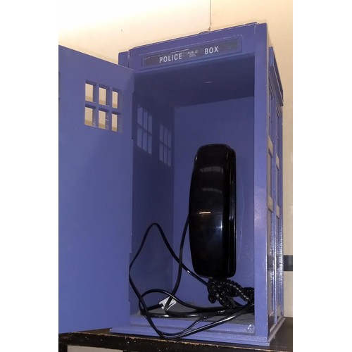 2440 - A Holdcourt Ltd London Doctor Who Tardis telephone 20 x 20 x 44cm