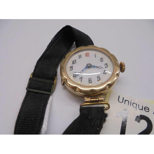 1236 - A 9ct gold ladies wrist watch.