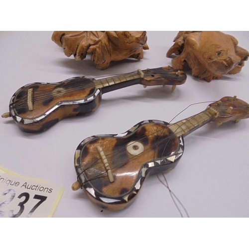 1237 - Two carved lizards and two miniature guitars.