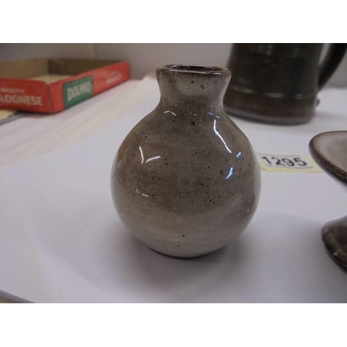 1295 - Three small pieces of David Leach pottery and a pottery tankard.