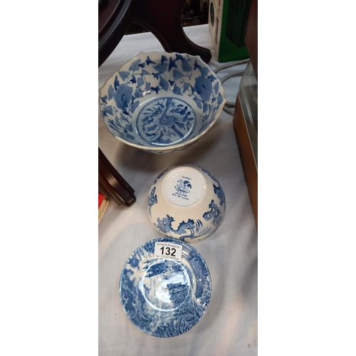 132 - A Wedgwood Royal homes of Britain dish & other blue & white pottery