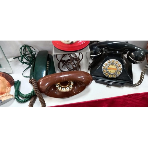 83 - 4 Retro telephones