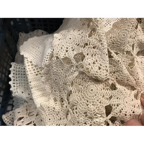 613 - Lovely selection of lace doilies and table cloths