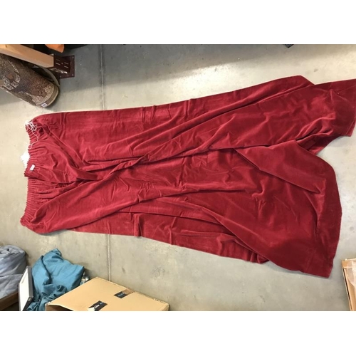 635 - Pair of red velvet curtains (lined)