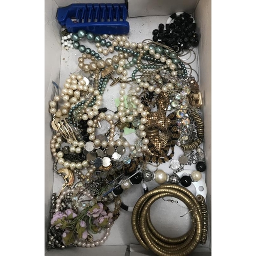 646 - A box of mixed costume jewellery