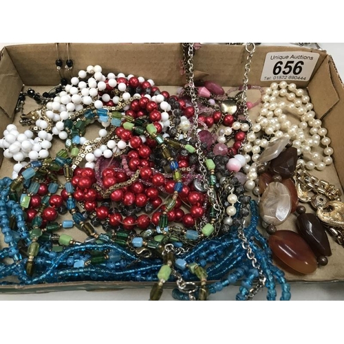 656 - Mixed lot of costume jewellery