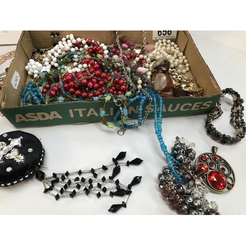 656 - Mixed lot of costume jewellery