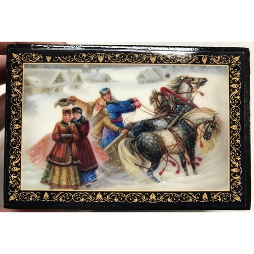 663 - Lacquer box with country scene