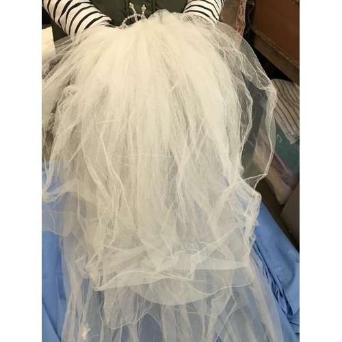 675 - Bridal Veil with Tiara. Approx 244cm long