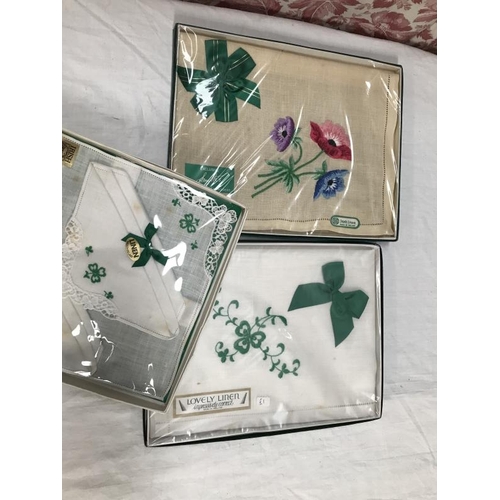 686 - Quantity of handkerchiefs with Irish design / pattern