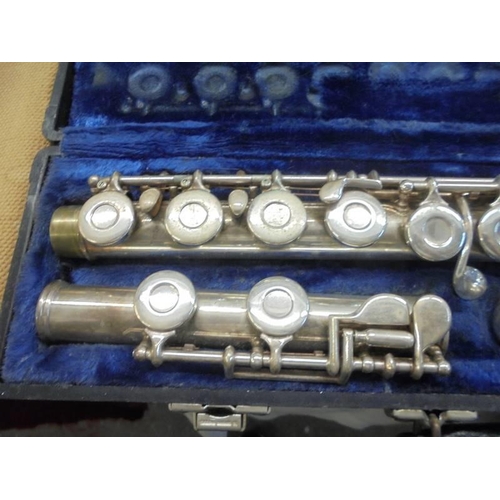 1364 - A good cased silver plate flute by Gemeinhardt Elkhart Industries, NO. 36948.