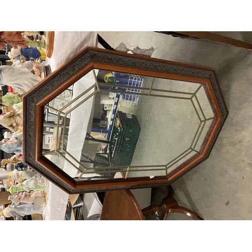 456A - An octagonal mirror with leaded detail