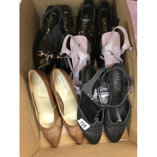 725 - Five pairs of ladies shoes Size 7