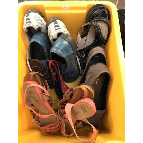 728 - Quantity of shoes. Various sizes (2 boxes). Including Clarks, Jenny by Ara & Jana, Pavers etc