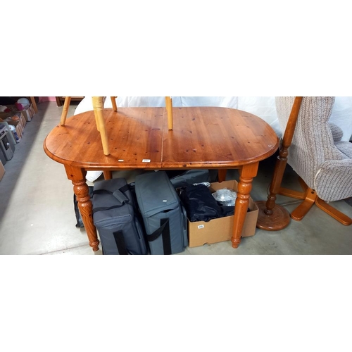 257 - An oval pine kitchen table, COLLECT ONLY