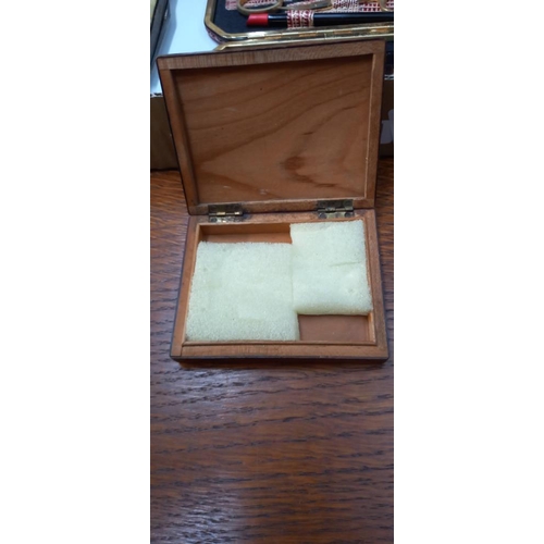 286 - A vintage manicure set, Pen knife & an inlaid box