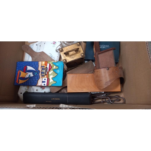 290 - A good box of mixed items including finger oil lamp, stereo viewer & Diet coke clock etc COLLECT ONL... 