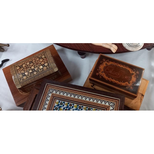 302 - A good varied selection of wooden trinket boxes including inlaid & carved