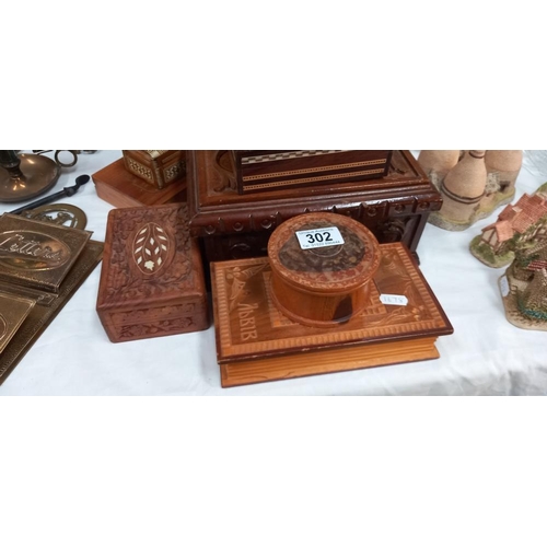 302 - A good varied selection of wooden trinket boxes including inlaid & carved