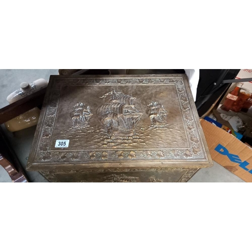 305 - A 1930s hammered brass log / coal box depicting ships (52cm x 37cm x 39cm) COLLECT ONLY