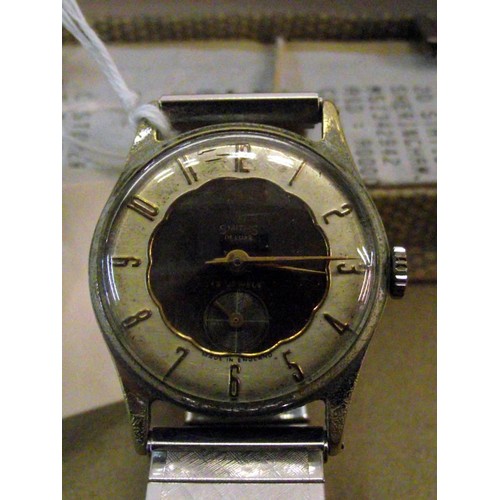 1089 - A vintage boxed Smiths de-luxe 15 jewel wrist watch.