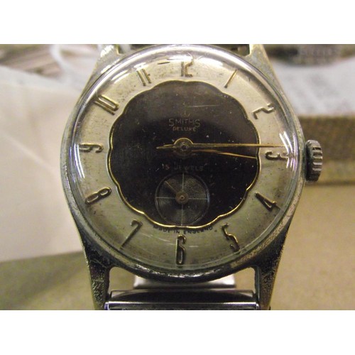 1089 - A vintage boxed Smiths de-luxe 15 jewel wrist watch.