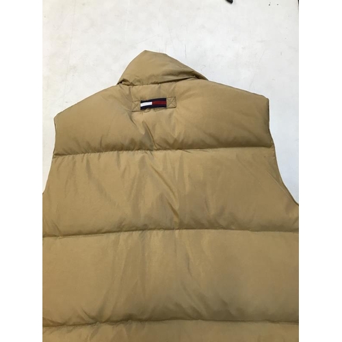 600R - Tommy Hillfigure body warmer. In lovely condition