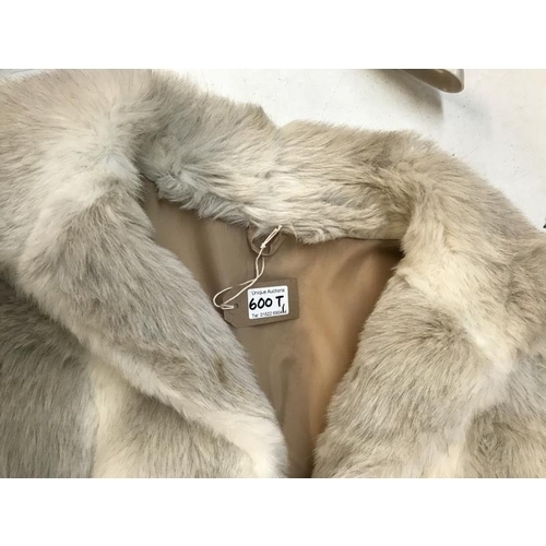 600T - Size 16 Faux Fur Ladies coat. General wear and marks. Metal hook and eye fastening